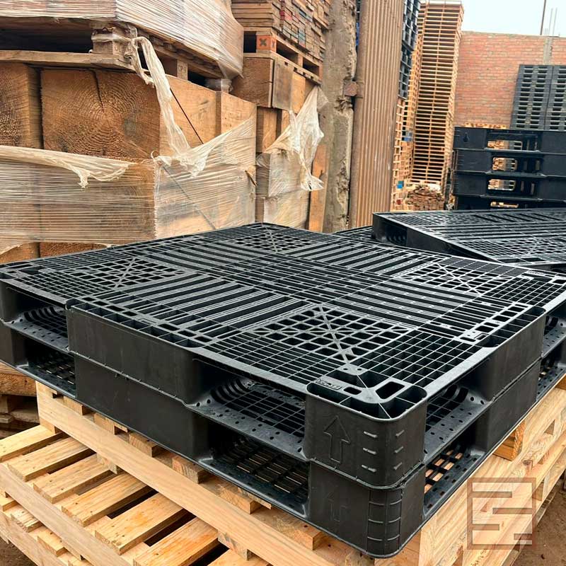 Parihuelas de plástico semi nuevas 1.10 x 1.30 mts